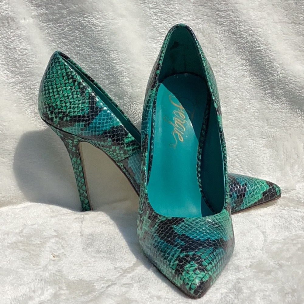 Fergie Blue & Green Faux Snake Skin Heels 6.5